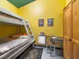 Двухместный номер с 2 отдельными кроватями с двухъярусной кроватью без окна