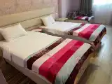 Двухместный номер с 2 отдельными кроватями и дополнительной кроватью