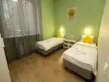 Двухместный номер с 2 отдельными кроватями с удобствами в блоке