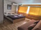 Трёхместный номер стандарт с двуспальной кроватью и диваном
