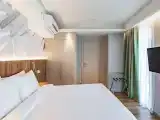 Апартаменты с одной спальней, французским балконом и видом на патио