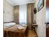 Четырёхместный номер Двухкомнатный номер с ванной и кухней (с завтраком)