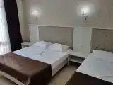 Трёхместный номер с выходом на бассейн