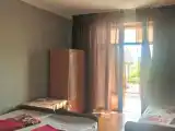 Трёхместный номер с видом на море