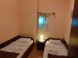 Двухместный номер с 2 отдельными кроватями эконом без окна (общий сан.узел)