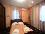 Четырёхместный номер с балконом, вид во двор