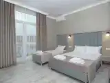 Трёхместный номер люкс с видом на горы