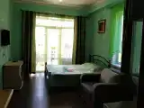 Трёхместный номер бирюза