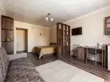 Трёхместный номер полулюкс с балконом