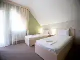 Двухместный номер с 2 отдельными кроватями эконом с балконом