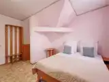 Трёхместный номер эконом с видом на горы
