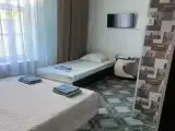 Трёхместный номер №7 комфорт с двуспальной кроватью и односпальной кроватью