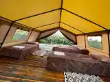 Палатка шатер семейный на берегу Черного моря
