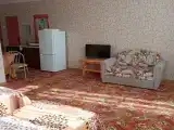 Трёхместный номер с балконом (вид на двор, горы, море)