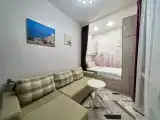 Трёхместный апартамент с двумя окнами в парк