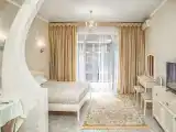 Апартаменты студия с балконом для троих