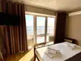 Трёхместный номер люкс с видом на море