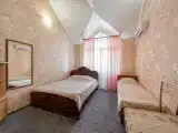 Трёхместный номер с балконом вид на парк