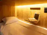Многоместный смешанный номер капсула в 10-ти местном общем номере