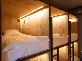 Многоместный смешанный номер капсула в 12-ти местном общем номере с кондиционером