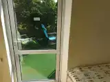 Двухместный номер с 2 отдельными кроватями на 1 этаже, небольшой, со стеклянной дверью
