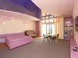 Трёхместный номер люкс цоколь