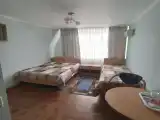 Трёхместный номер с двуспальной кроватью + односпальная кровать