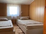Двухместный номер с 2 отдельными кроватями эконом с кондиционером и удобствами на этаже №2