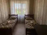 Двухместный номер с 2 отдельными кроватями и собственным санузлом на этаже
