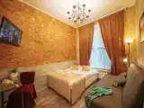 Семейный номер студия с кроватью и диваном