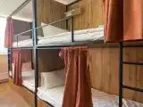Многоместный мужской номер кровать (верхний ярус) 8-ми местный Мужской номер
