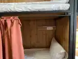 Многоместный мужской номер кровать (нижний ярус) 8-ми местный мужской номер