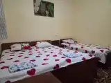 Трёхместный номер эконом с видом на горы