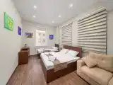 Трёхместный номер эконом с видом на город