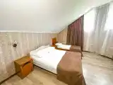 Трёхместный номер на мансарде