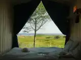 Дом эко-лодж на скале с двуспальной кроватью или диваном