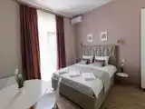 Трёхместный номер улучшенный с видом на горы