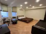 Четырёхместный номер однокомнатный апартамент на первом этаже, с отдельным входом