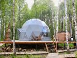 Купол Geocupol Deluxe с купелью в лесу