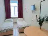Комната с двумя раздельными кроватями и общими санузлами