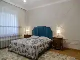 Улучшенная комната с двуспальной и односпальной кроватями