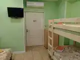Трёхместный номер с раковиной