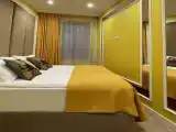 Двухместный номер с 1 кроватью желтый