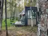 Дом Студия в лесу с панорамным остеклением и террасой