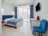 Трёхместный номер с видом на море