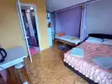 Трёхместный номер фуксия