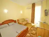 Трёхместный номер с балконом