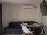 Отдельный дом с гостиной и отдельной спальней