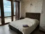 Трёхместный номер люкс с видом на море