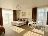 Четырёхместный номер де Люкс с балконом